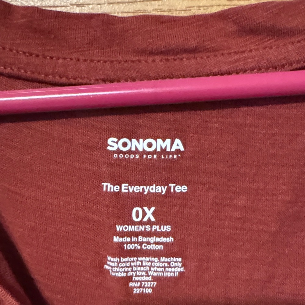 Sonoma Women's Burgundy Short Sleeve Tee - Picture 2 of 2